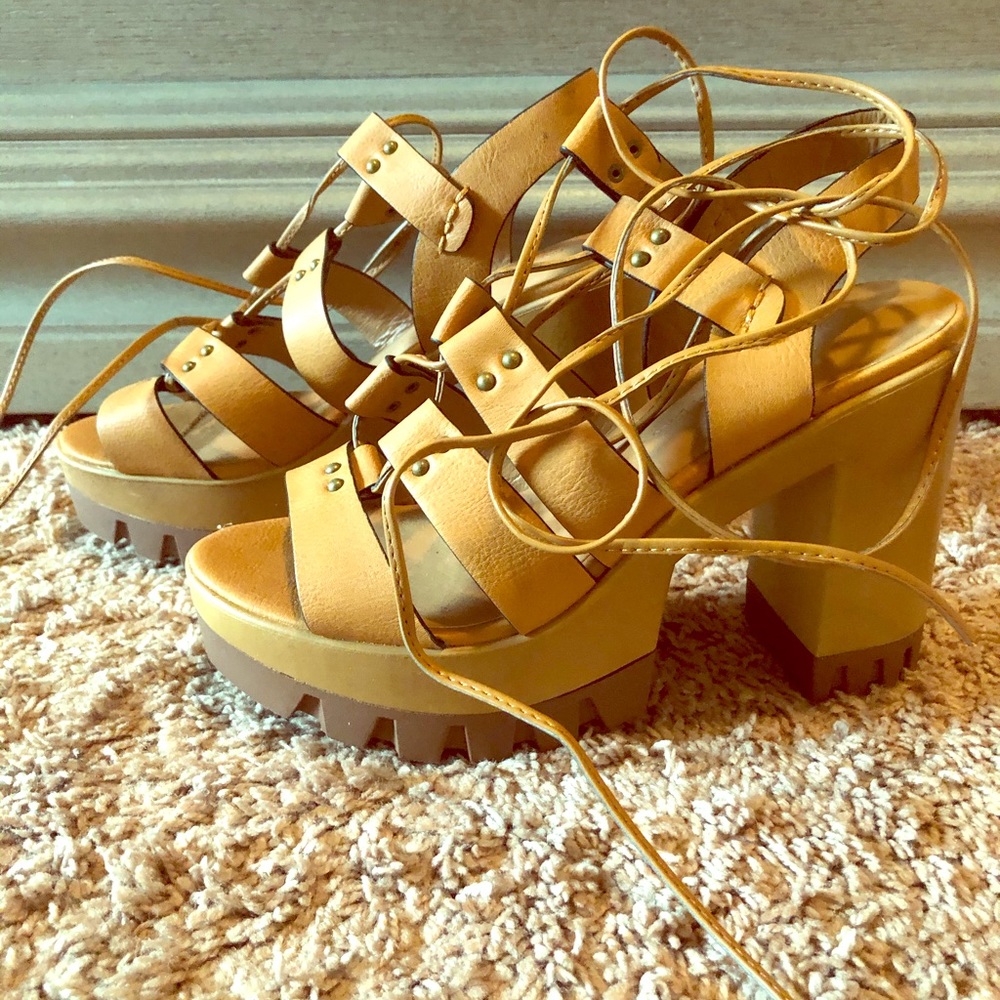 💕3/$15 Platform sandal